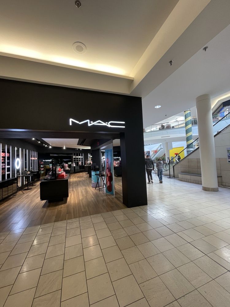 MAC Cosmetics Logo