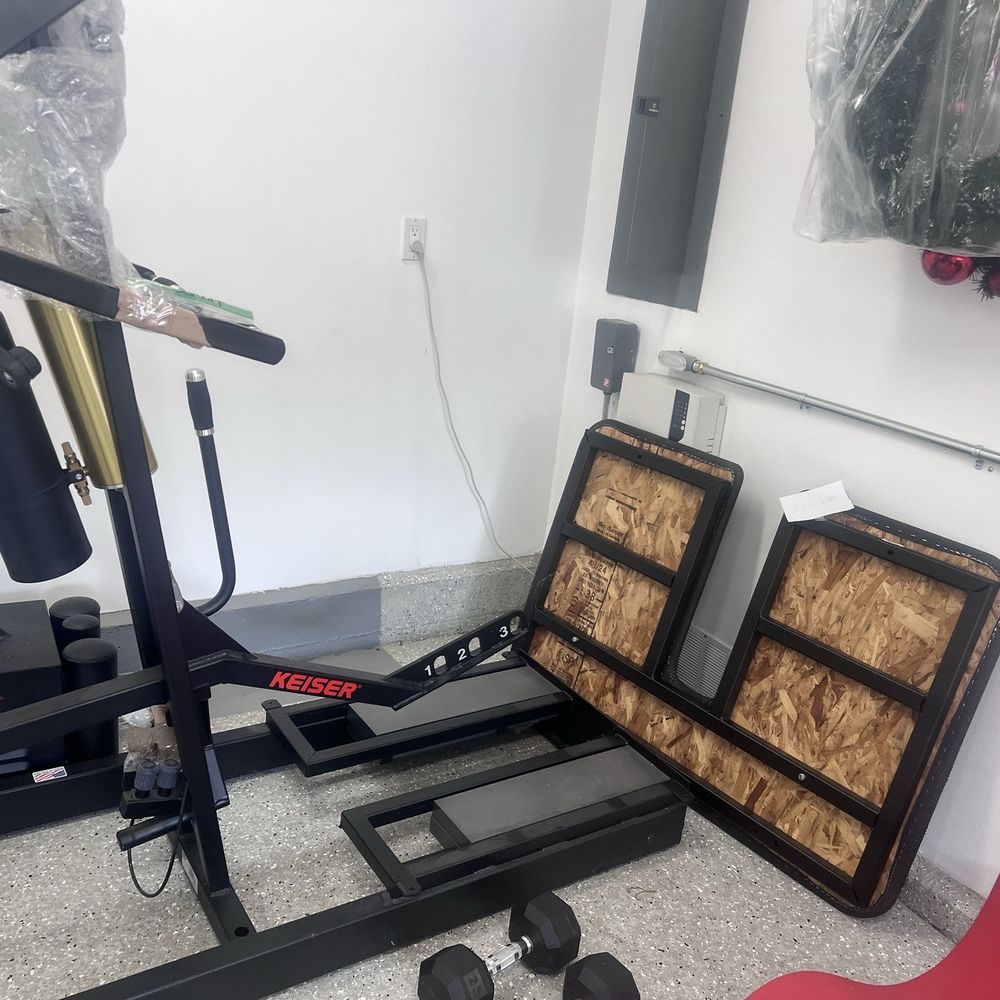 Blue Chip Moving & Storage - A piece of gym equipment- very heavy - Movers Near Me - Hawthorne, California Blue Chip Moving & Storage - A piece of gym equipment- very heavy - Movers Near Me - Hawthorne, California