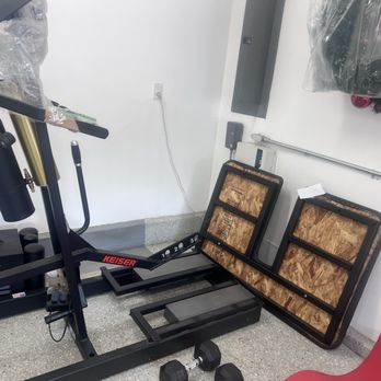 Blue Chip Moving & Storage - A piece of gym equipment- very heavy - Movers Near Me - Hawthorne, California Blue Chip Moving & Storage - A piece of gym equipment- very heavy - Movers Near Me - Hawthorne, California