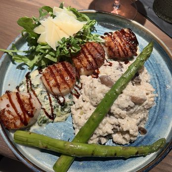Granger's - My sis LOVED her scallops. Sides a bit lukewarm.  6/20/25 - Seafood Near Me - Houston, Texas