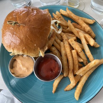 Canopy Central Cafe and Bar - Chicken sandwich - New American Near Me - Washington, DC, District of Columbia Canopy Central Cafe and Bar - Chicken sandwich - New American Near Me - Washington, DC, District of Columbia