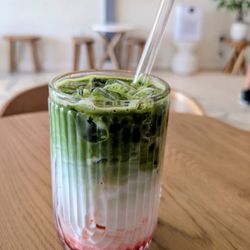 Beangood Coffee - Strawberry matcha (excellent ) . Served in a very good dishware.