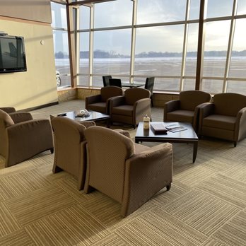 Lynx FBO Twin Cities - pilot lounge - Aviation Services Near Me Lynx FBO Twin Cities - pilot lounge - Aviation Services Near Me