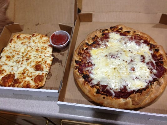 Famous Yeti's Pizza by null