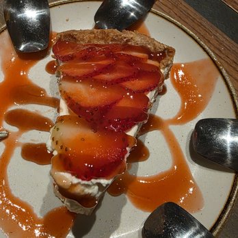 Monkeypod Kitchen - Cheesecake with strawberries - Tacos Near Me - Honolulu, Hawaii