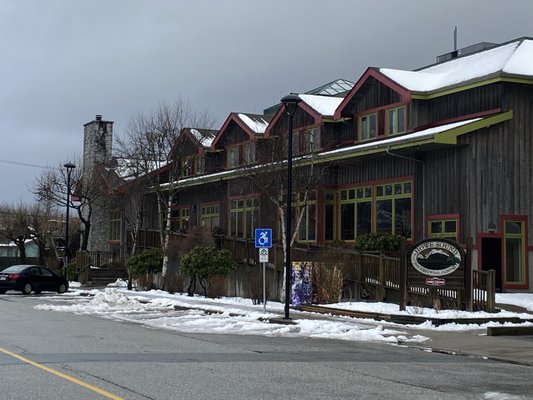Howe Sound Inn & Brewing by null
