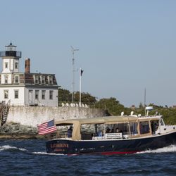 Jamestown Newport Ferry - The Jamestown Newport ferry takes visitors to Rose Island.