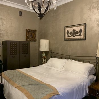 The Holiday Chalet - Hotels Near Me - Denver, Colorado The Holiday Chalet - Hotels Near Me - Denver, Colorado