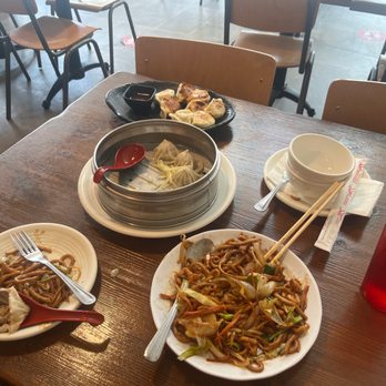 Dumpling House - Sooo yummy!! Steamed dumplings and pan fried dumplings Chicken Chow Mein - Shanghainese Near Me - Arcadia, California