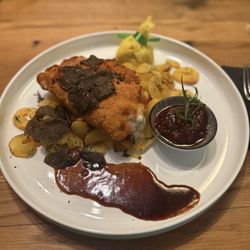 Restaurant-Bar Hazienda - Trüffel-Cordon Bleu mit Bratkartoffeln