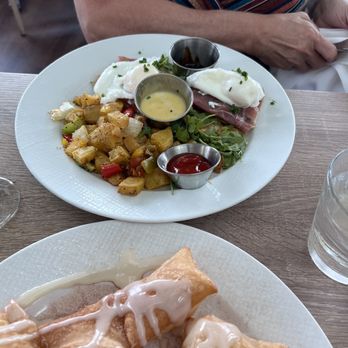 Lighthouse - Lighthouse Benedict very good - Breakfast & Brunch Near Me - Newport Beach, California