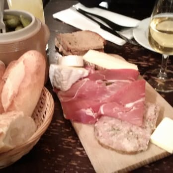 Le Petit Cler - Charcuterie board - Bistros Near Me - Paris, 75 Le Petit Cler - Charcuterie board - Bistros Near Me - Paris, 75