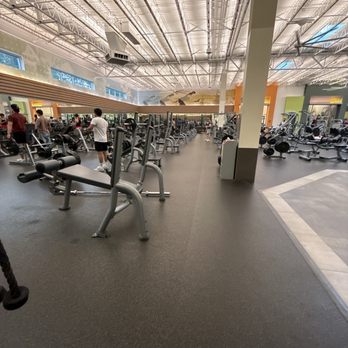 LA Fitness - free weight area - Gyms Near Me - Herndon, Virginia LA Fitness - free weight area - Gyms Near Me - Herndon, Virginia