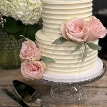 Kailey Cakes - Simply perfect wedding cake with 2 flavors. This is exactly what we wanted for a perfect intimate family wedding. - Desserts Near Me - Franklin, Tennessee Kailey Cakes - Simply perfect wedding cake with 2 flavors. This is exactly what we wanted for a perfect intimate family wedding. - Desserts Near Me - Franklin, Tennessee