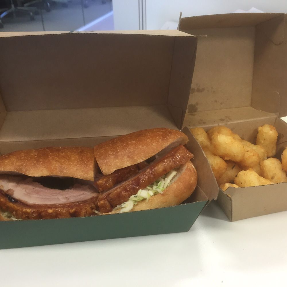 Pork belly sandwich and potato gems with rosemary Pork belly sandwich and potato gems with rosemary