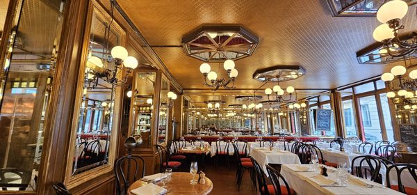 Le Bistrot de Paris by null