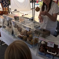 McMinnville Farmers Market - Good but spendy caramel apples. $4.