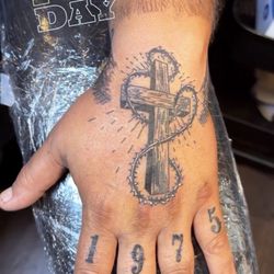 The Art House Tattoo - Wanted my hand tattooed and Kay delivered.