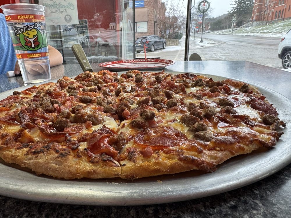 Fox's Pizza Den Logo