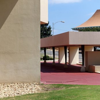 Inn At Price Tower - Outside parking lot - Hotels Near Me - Bartlesville, Oklahoma