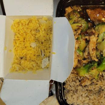 J's Wong - Chicken fried rice and chicken with broccoli - Chinese Near Me - Brooklyn, New York