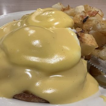 Nat's West Cafe - Eggs Benedict with lox - Breakfast & Brunch Near Me - Canoga Park, California