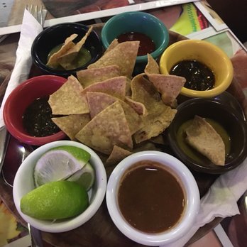 Taco y Tequila - House chips and salsa - Tacos Near Me - Cancún, ROO Taco y Tequila - House chips and salsa - Tacos Near Me - Cancún, ROO