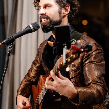 Brandon Bosch - Singing for a first dance in San Francisco - DJs Near Me - San Francisco, California