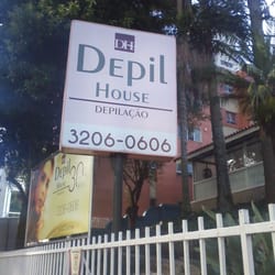 Depil House - Placa na fachada do estabelecimento