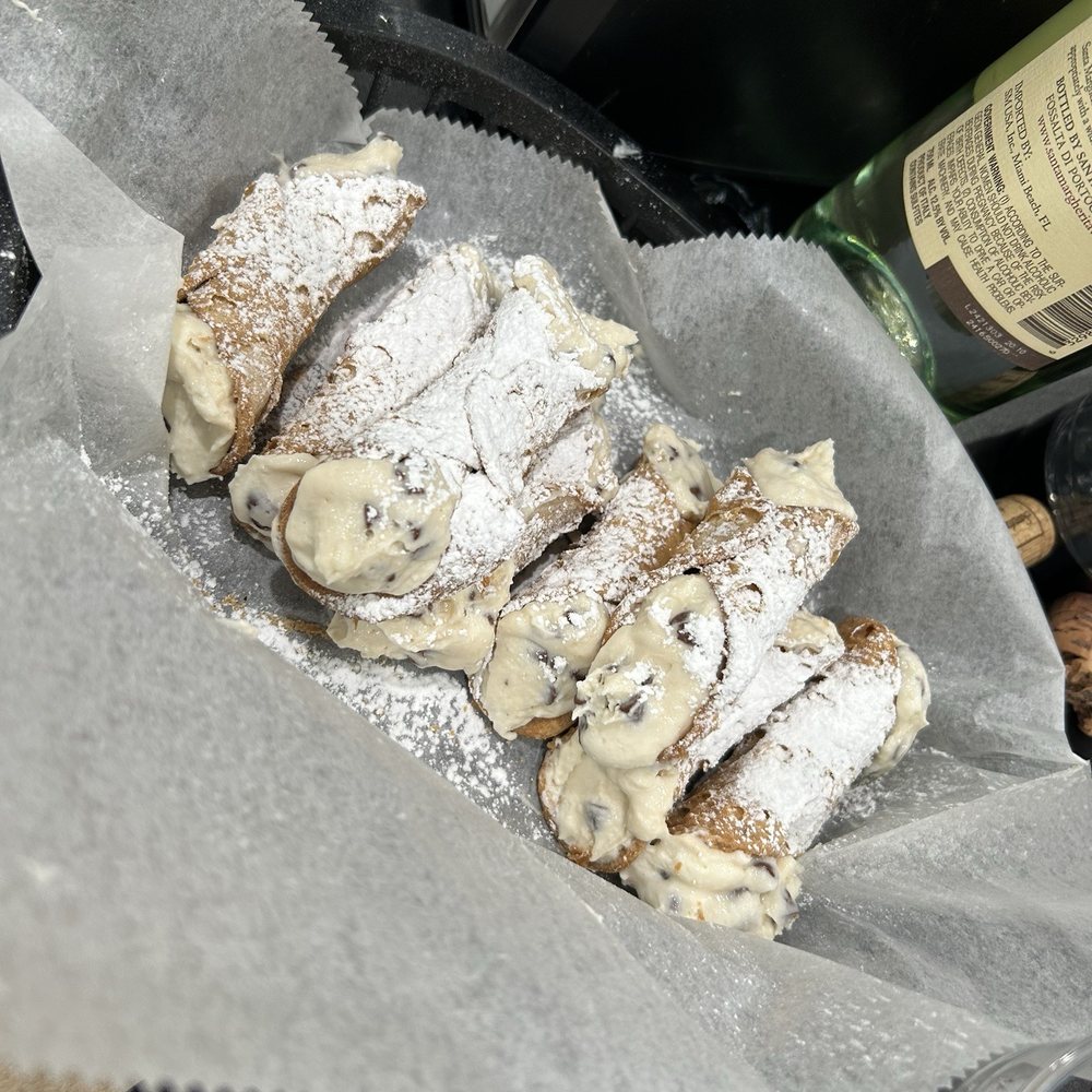 Poseidon Pizza - Mini cannolis - Pizza Near Me - Media, Pennsylvania