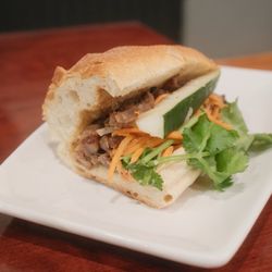 Pho Anh Dao - banh mi