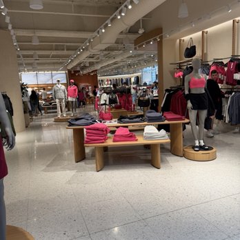 lululemon athletica - Sports Wear Near Me - Boston, Massachusetts