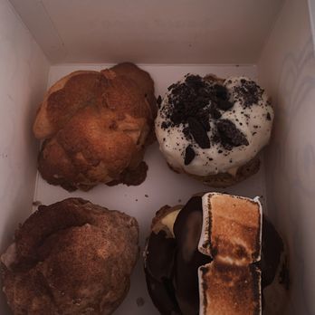Beard Papa's - Smores, oreos, plain, and cinnamon I believe. All were vanilla cream. - Bakeries Near Me - Charlotte, North Carolina