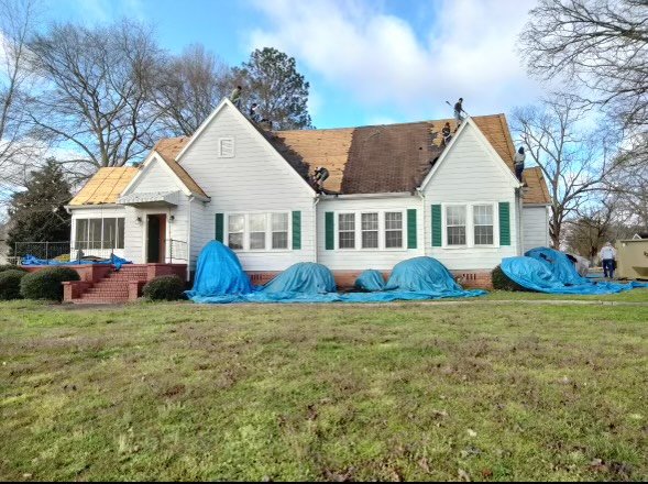 Slide of APR Roofing Service