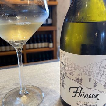 Flaneur Wines - Chardonnay - Wine Tasting Room Near Me - Carlton, Oregon
