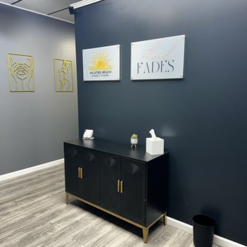 Halsted Beach Sunless Tanning - Lobby / reception area - Spray Tanning Near Me - Chicago, Illinois Halsted Beach Sunless Tanning - Lobby / reception area - Spray Tanning Near Me - Chicago, Illinois