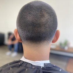 Imperial Barber Shop - Skin Low taper (blowout) 
Imperial barbershop