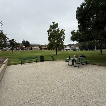 Walnut Grove Park - Seating and fountain some shade - Parks Near Me - Thousand Oaks, California Walnut Grove Park - Seating and fountain some shade - Parks Near Me - Thousand Oaks, California