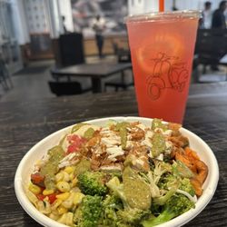 Piada Italian Street Food - Power bowl with crispy chicken