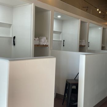 Barkys Bathtime - Your own private wash area with plenty of towels and a warm dryer. - Pet Groomers Near Me - Rancho Cucamonga, California Barkys Bathtime - Your own private wash area with plenty of towels and a warm dryer. - Pet Groomers Near Me - Rancho Cucamonga, California