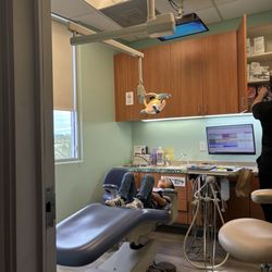 Sunny Hills Pediatric Dentistry - The procedure room set up. Parents (smartly) sit outside but can watch and aren't far away.