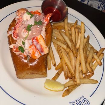 CRU - Nantucket Lobster Roll - Seafood Near Me - Nantucket, Massachusetts