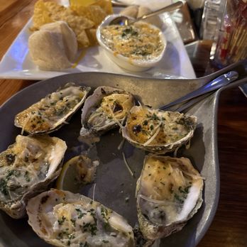 Mj's Raw Bar and Grille - Admiral Oysters and the Hot Crab dip - Seafood Near Me - New Bern, North Carolina