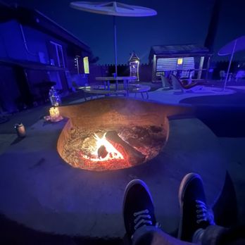 Hicksville Trailer Palace - Fire baby! - Hotels Near Me - Joshua Tree, California
