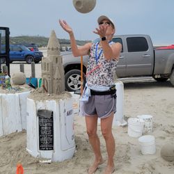 Texas Sand Fest - People learning  the science of making sandballs