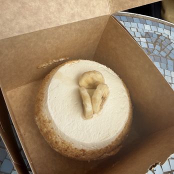 Leoda's Kitchen and Pie Shop - Banana cream pie - Breakfast & Brunch Near Me - Lahaina, Hawaii Leoda's Kitchen and Pie Shop - Banana cream pie - Breakfast & Brunch Near Me - Lahaina, Hawaii
