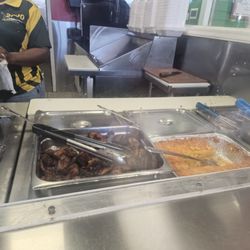 The Dutch Pot Jamaican Restaurant - Mac and cheese, chicken