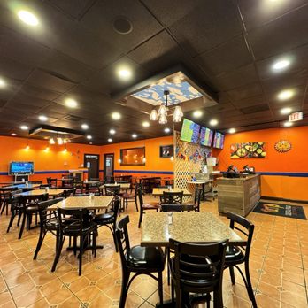 Que Tal Pollo - Interior - Mexican Near Me - Blue Springs, Missouri