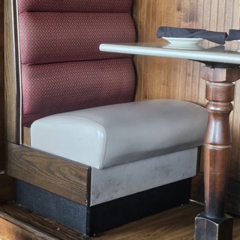 Pappas Restaurant & Lounge - Filthy seats with very little cushion. - American Near Me - Alsip, Illinois Pappas Restaurant & Lounge - Filthy seats with very little cushion. - American Near Me - Alsip, Illinois