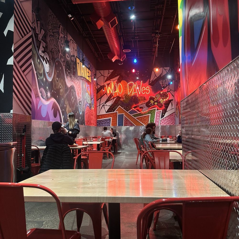 Dave's Hot Chicken - ambiance - Chicken Shop Near Me - Cincinnati, Ohio